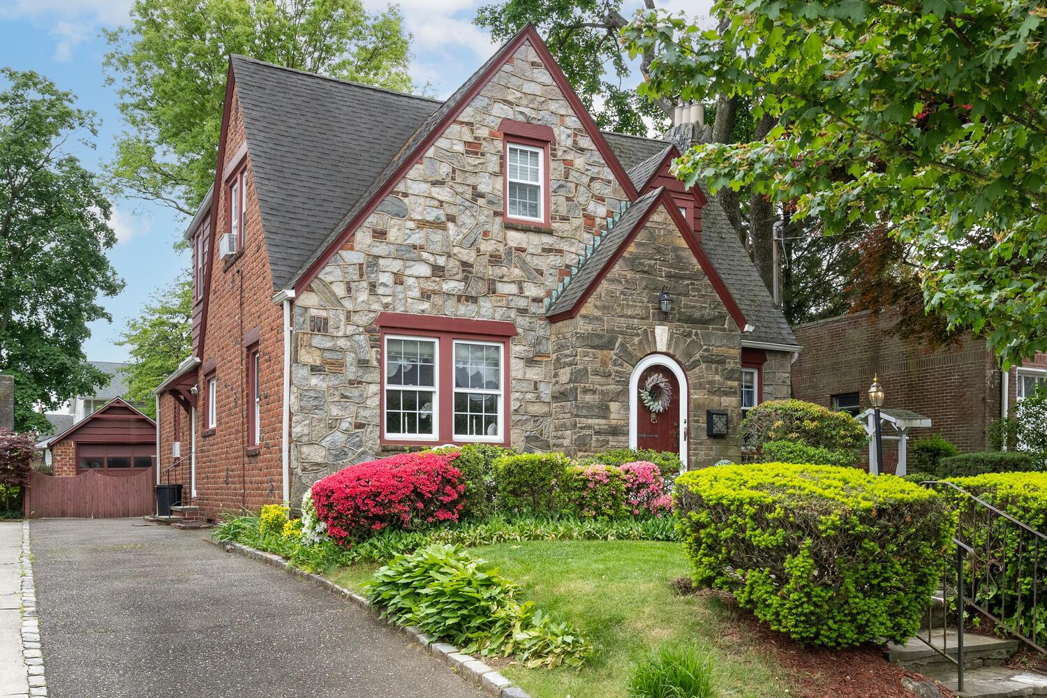 189 Meadowsweet Road, Mineola, New York image 24