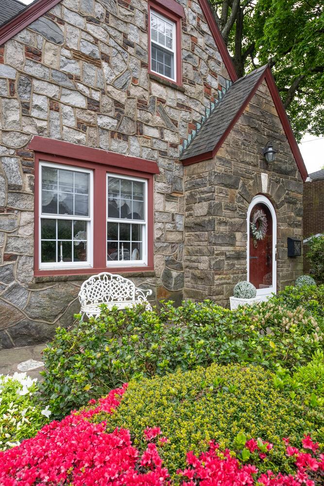 189 Meadowsweet Road, Mineola, New York image 2