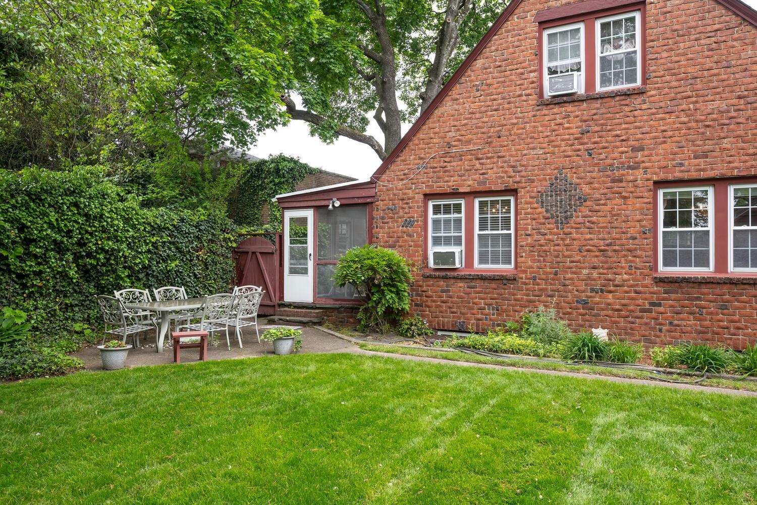 189 Meadowsweet Road, Mineola, New York image 23