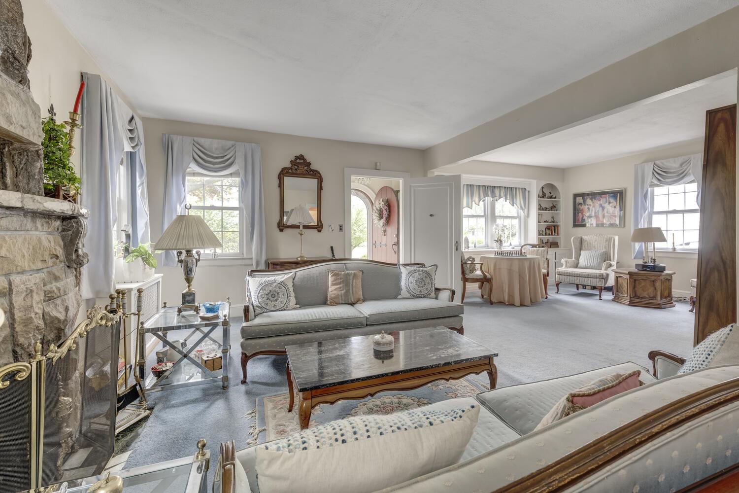 189 Meadowsweet Road, Mineola, New York image 6