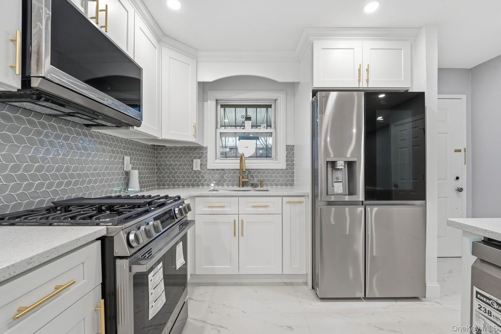 Photo of 898 Blake Avenue, Brooklyn, NY 11207 (MLS # 943215)