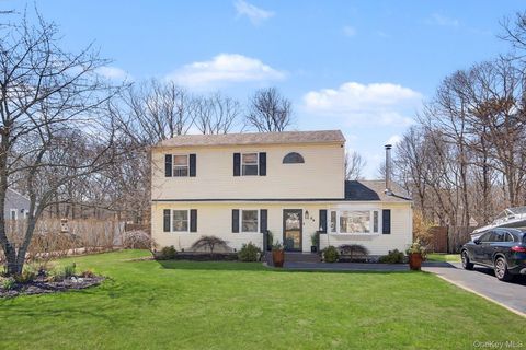 Photo of 64 sweetbriar Drive, Mastic, NY 11950 (MLS # 982331)