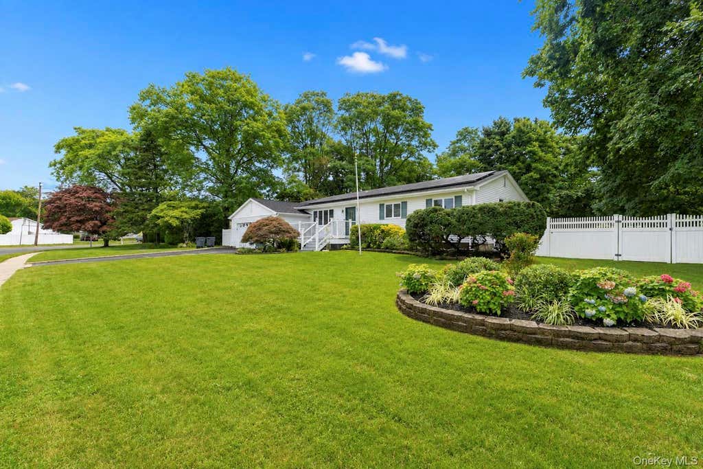 Photo of 10 Aron Drive, Bohemia, NY 11716 (MLS # 1033026)