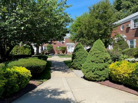 Homes For Sale - 263-33 73rd. Avenue #A-2<br/> Queens County, Glen Oaks, NY 11004