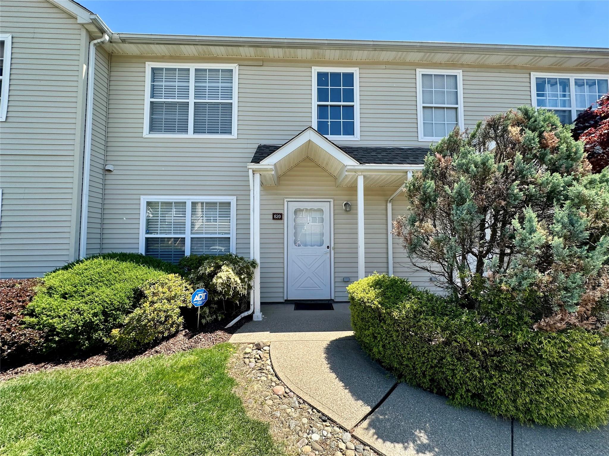 Rental Property at Crab Apple Lane, New Windsor, New York - Bedrooms: 2 
Bathrooms: 2 
Rooms: 5  - $2,800 MO.