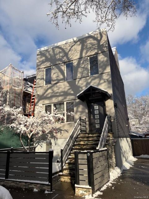 7161 70th Street Glendale NY 11385