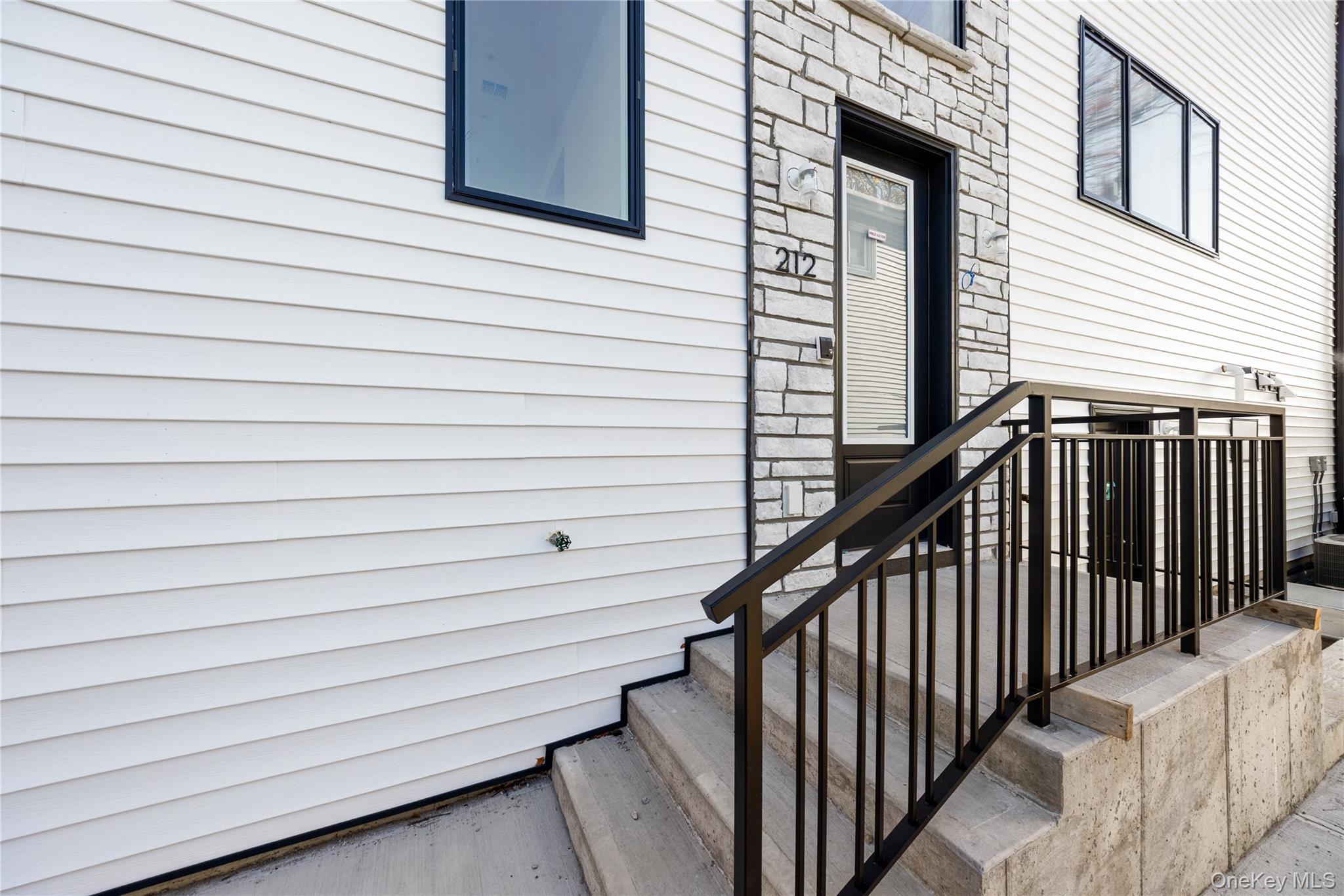 18 W Funston Avenue 211