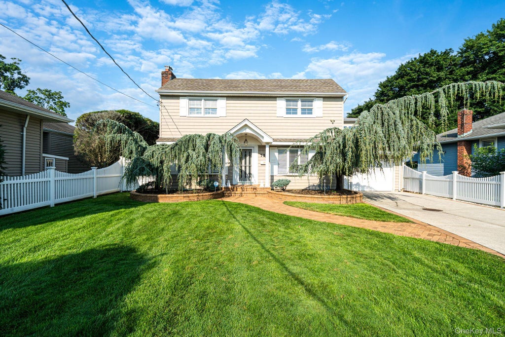 Photo of 752 Oakfield Avenue, Bellmore, NY 11710 (MLS # 1039710)