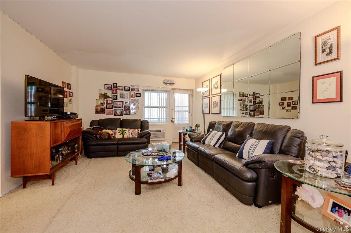 740 E Broadway 4G