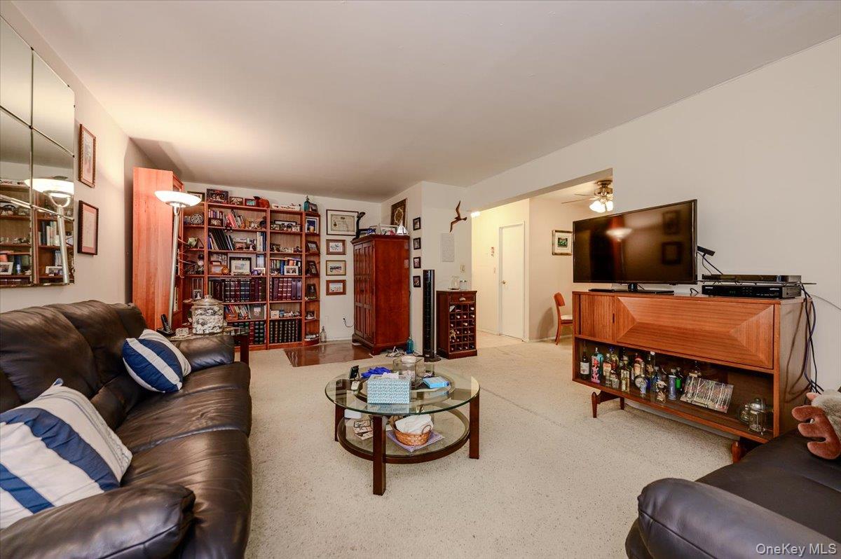 740 E Broadway 4G