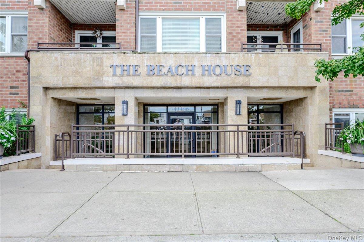 740 E Broadway 4G