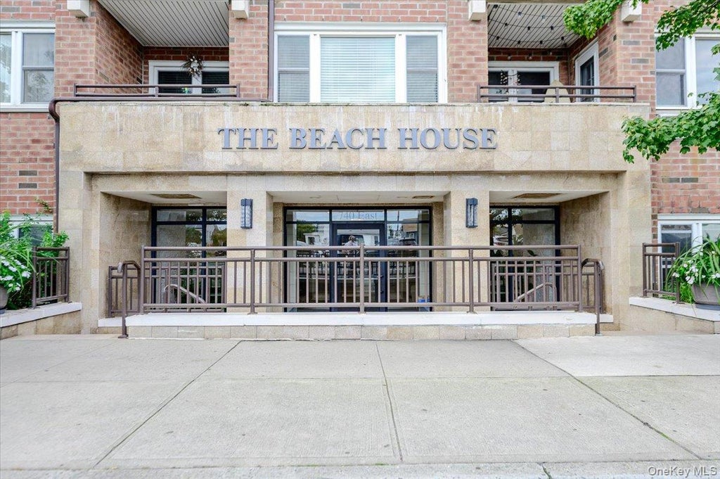 Photo of 740 E Broadway #4G, Long Beach, NY 11561 (MLS # 1053035)
