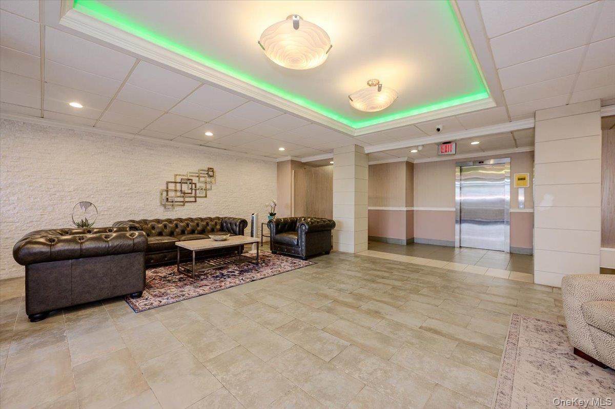 740 E Broadway 4G