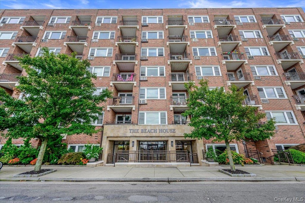 Photo of 740 E Broadway #4G, Long Beach, NY 11561 (MLS # 1053035)