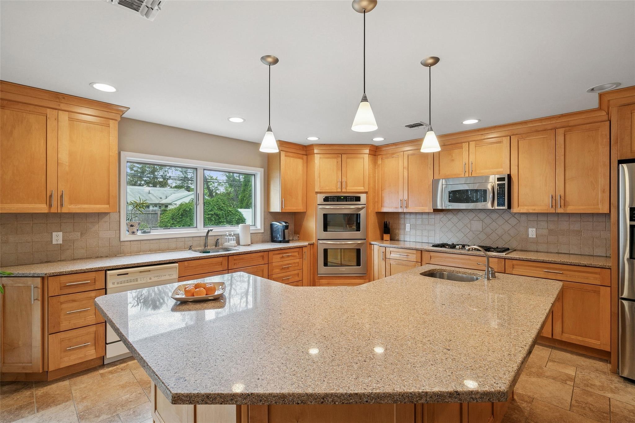 6 Daisy Lane, Commack, New York image 18