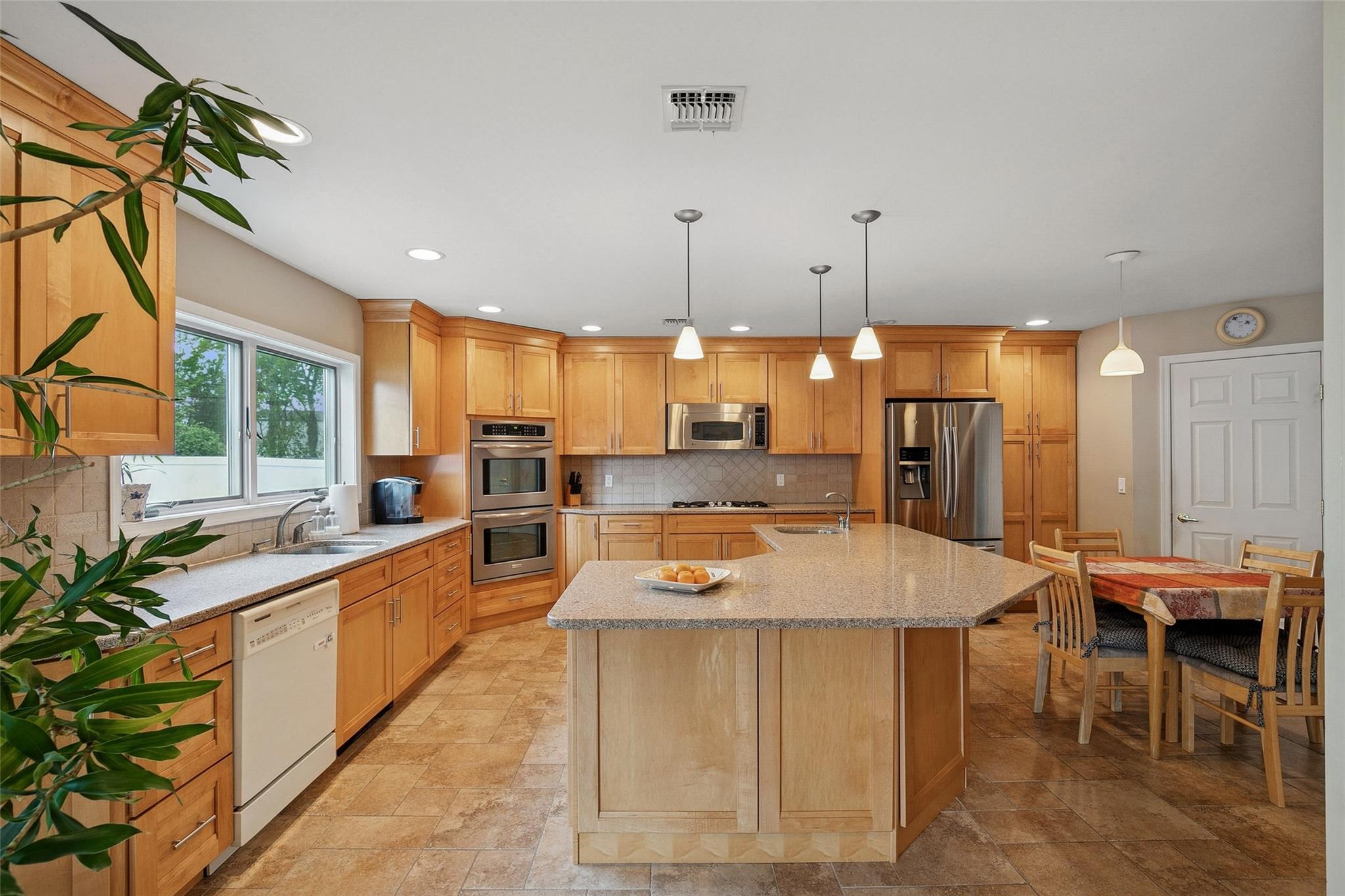 6 Daisy Lane, Commack, New York image 17