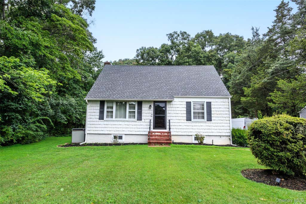 Photo of 99 Warner Road, Huntington, NY 11743 (MLS # 1041730)