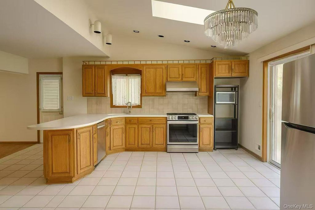 Photo of 243 Cushing Avenue, Williston Park, NY 11596 (MLS # 937421)