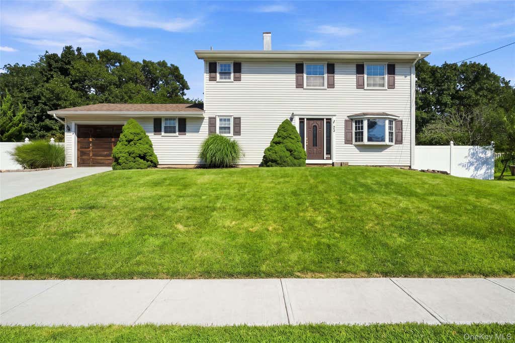 Photo of 25 Harvey Lane, Ronkonkoma, NY 11779 (MLS # 1043809)
