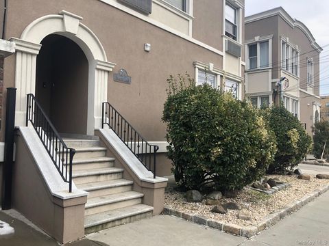 Apartment For Rent - 40-11 214th Place #1F<br/> Bayside, NY 11361