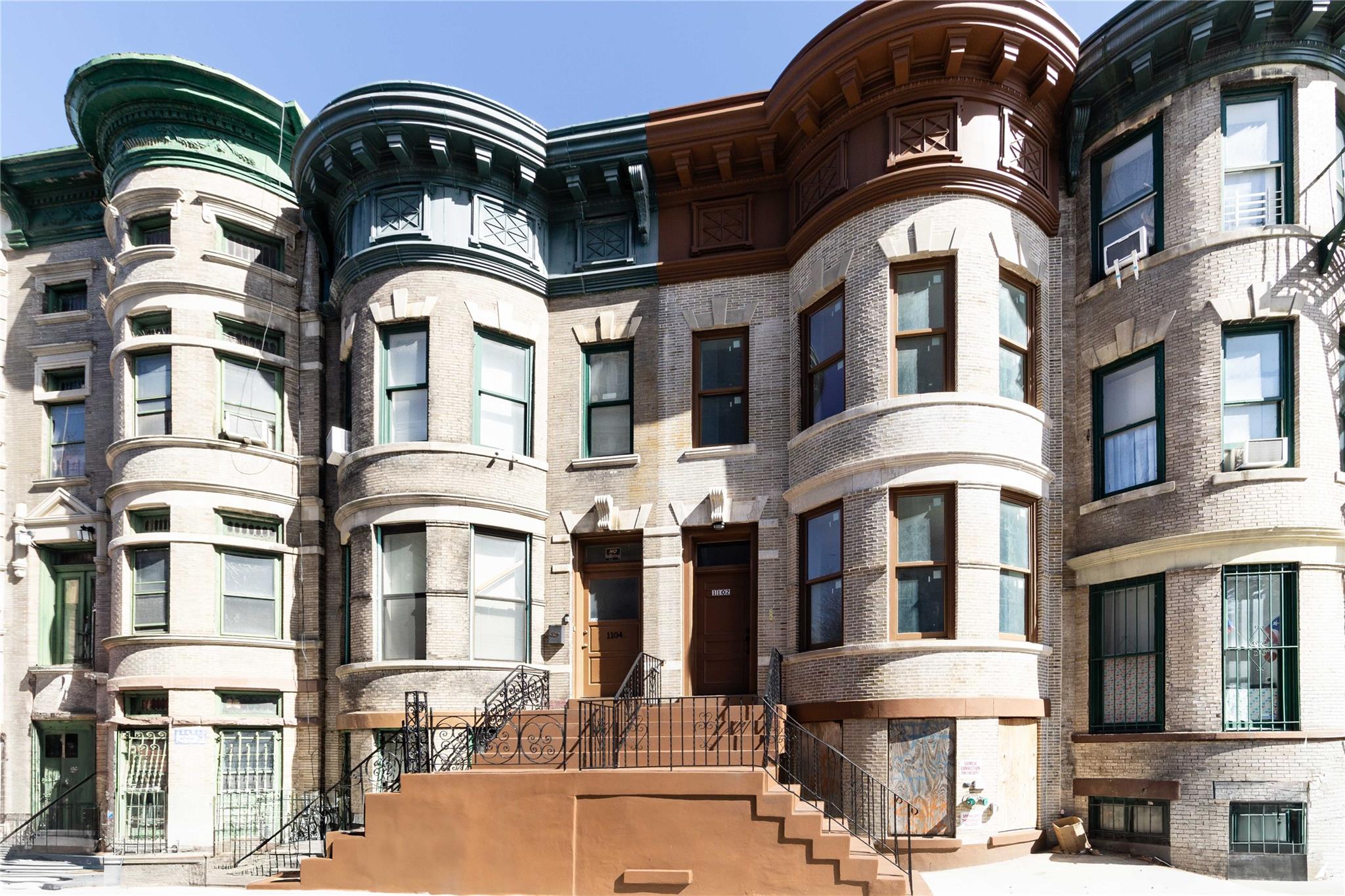 Jackson Avenue, Bronx, New York - 7 Bedrooms  
6 Bathrooms - 
