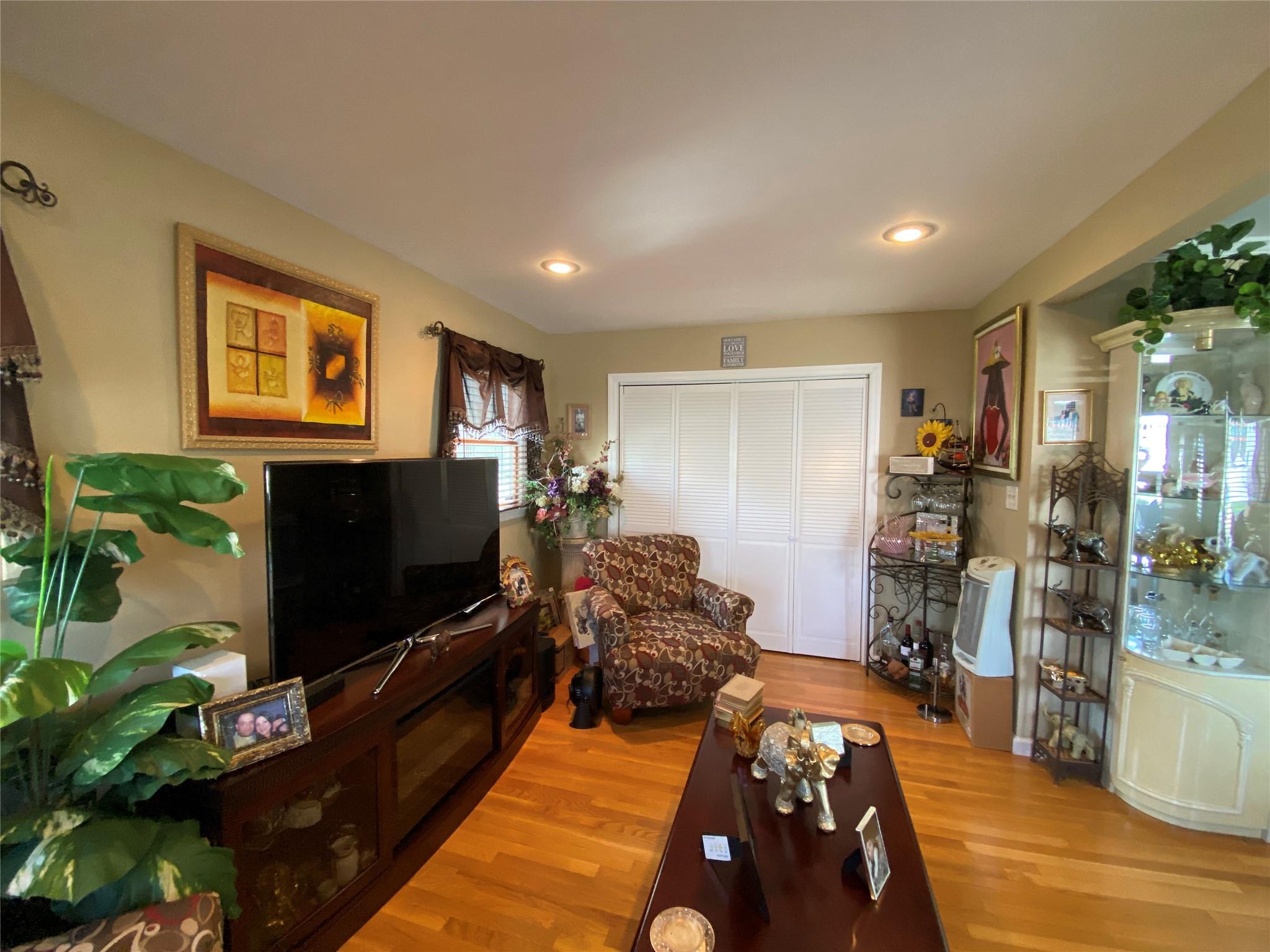 102 Thomas Street, Brentwood, New York image 15