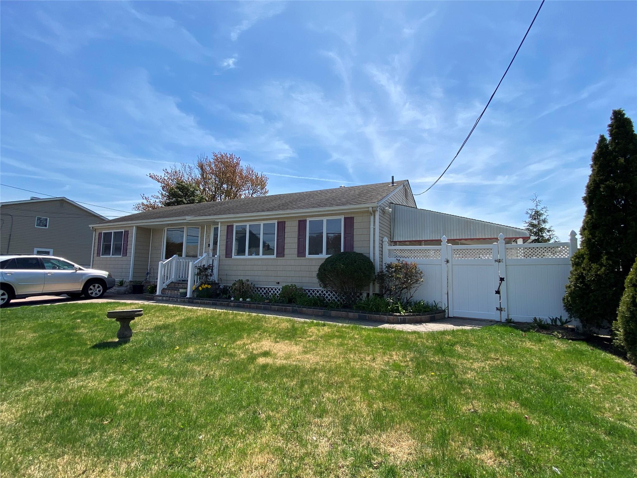 102 Thomas Street, Brentwood, New York image 2