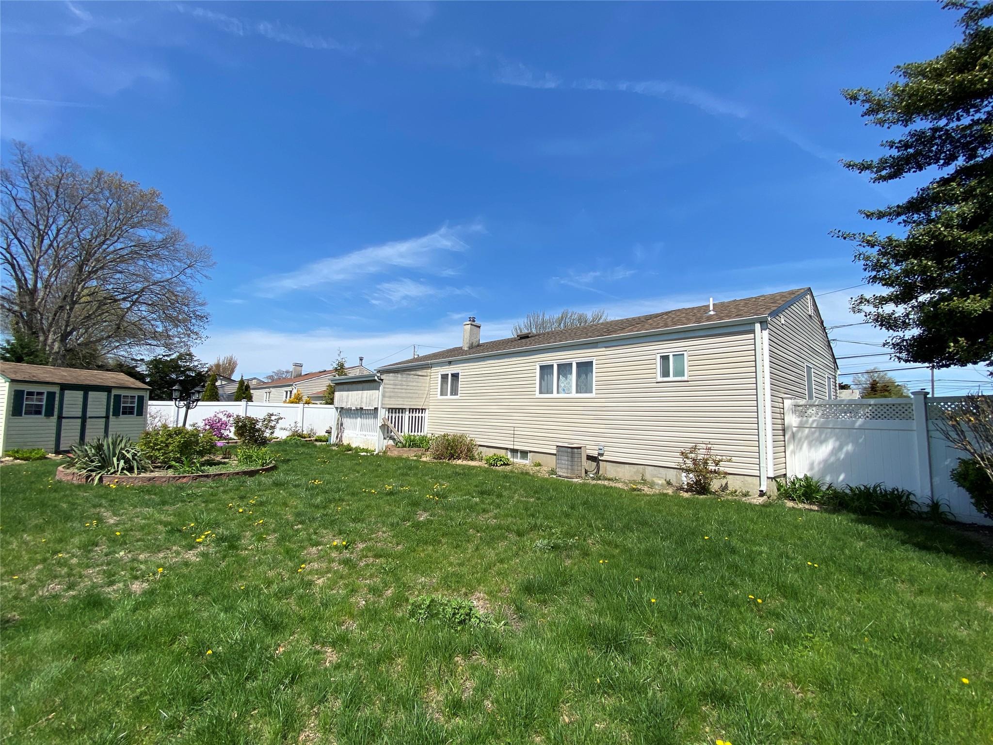 102 Thomas Street, Brentwood, New York image 18