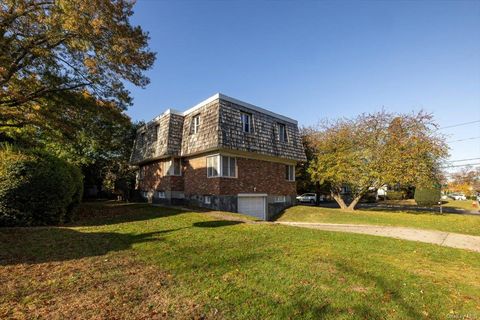 869 Fiske Street Woodmere NY 11598