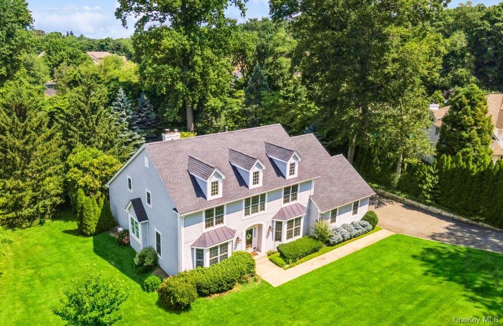 Photo of 17 Tappanwood Drive, Locust Valley, NY 11560 (MLS # 1001603)