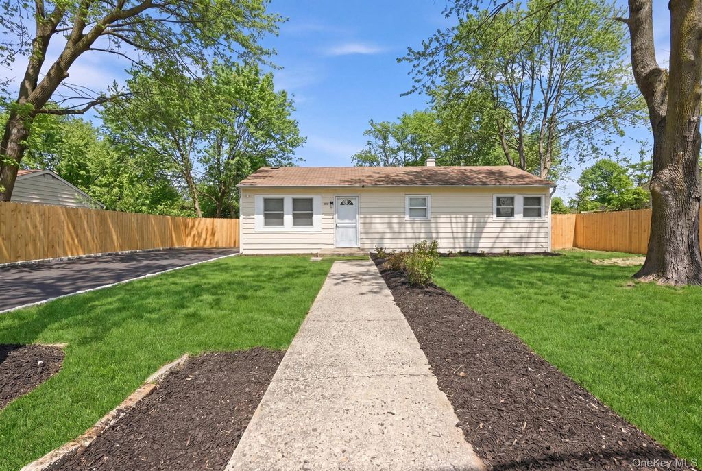 Photo of 25 Montgomery Street, Brentwood, NY 11717 (MLS # 985919)