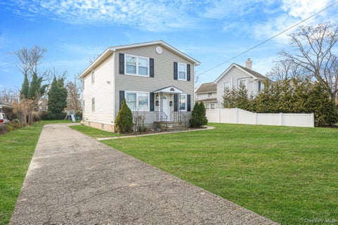 Apartment For Rent - 130 5th Avenue<br/> Bay Shore, NY 11706