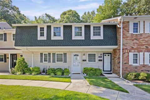 Homes For Sale - 654 Village Drive Dr #654<br/> Suffolk County, Hauppauge, NY 11788
