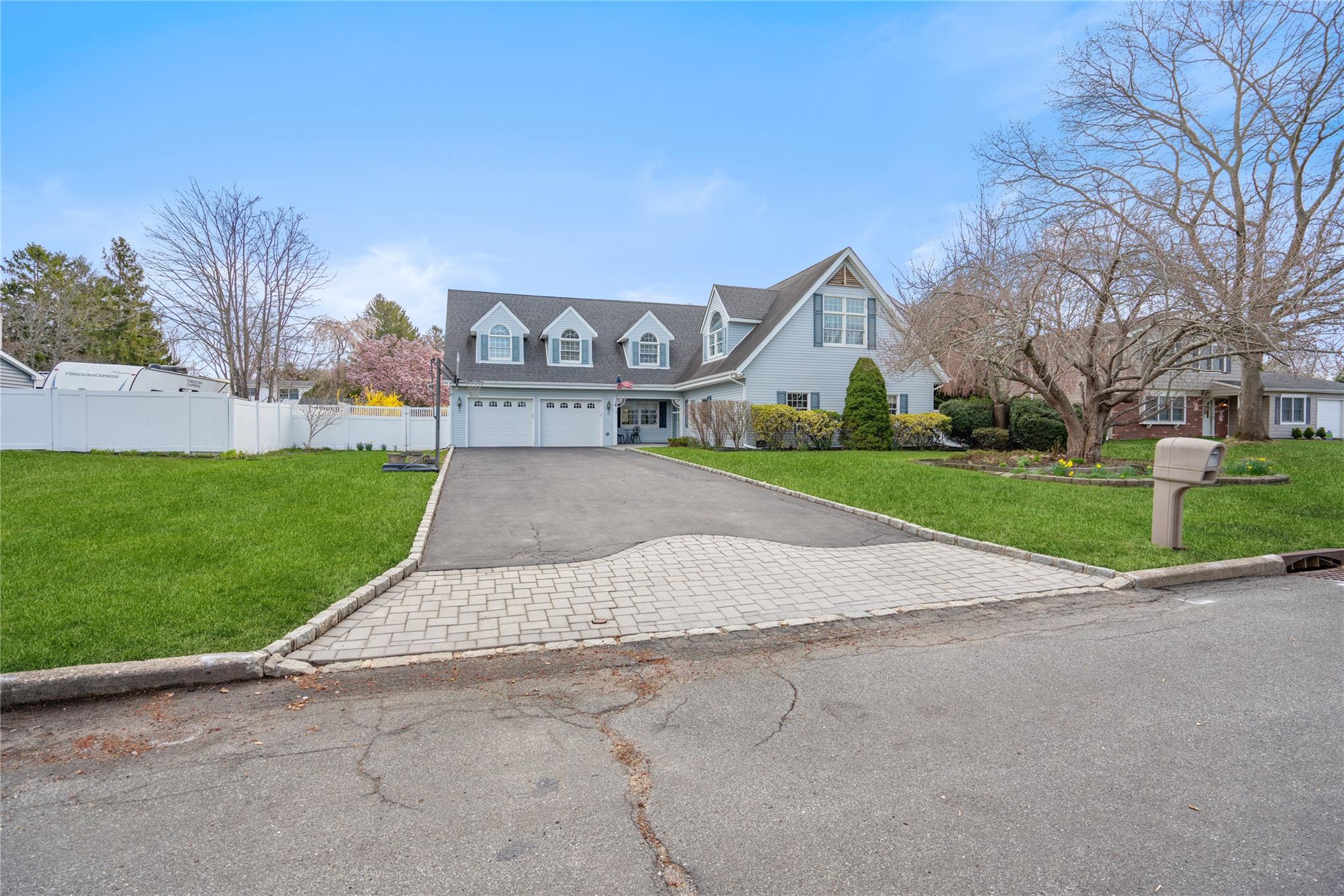 17 Redwood Lane, South Setauket, Florida image 3