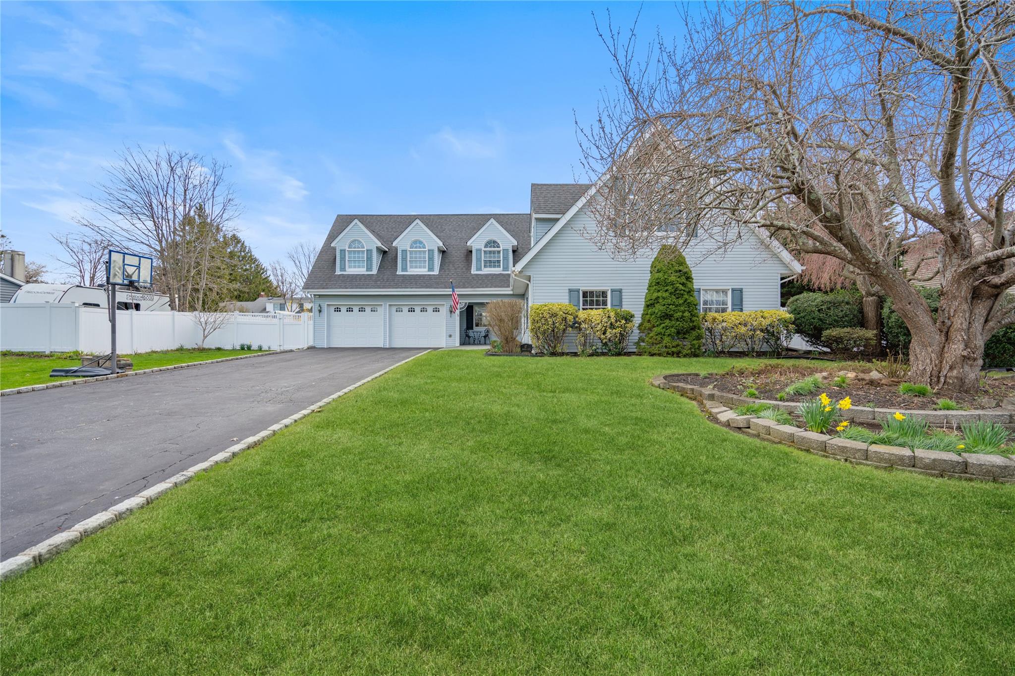 Redwood Lane, South Setauket, Hamptons, NY - 4 Bedrooms  
4 Bathrooms - 