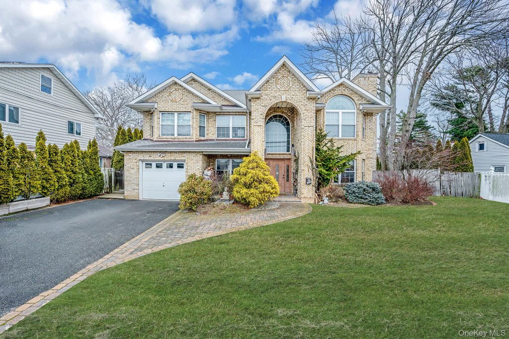 Photo of 120 Waldo Street, Copiague, NY 11726 (MLS # 955499)