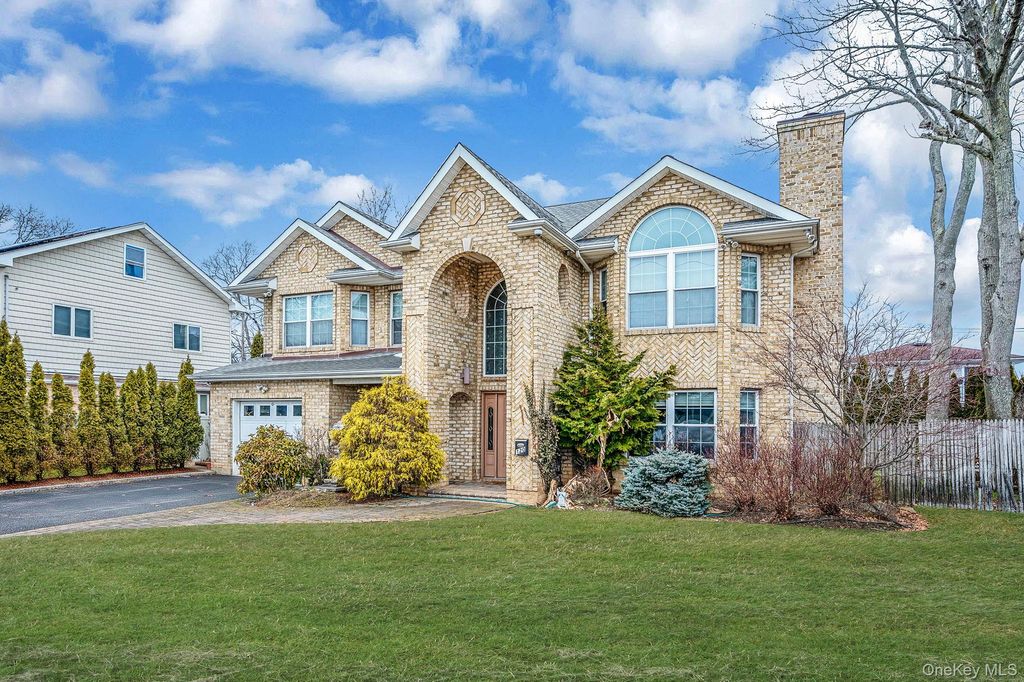 Photo of 120 Waldo Street, Copiague, NY 11726 (MLS # 955499)