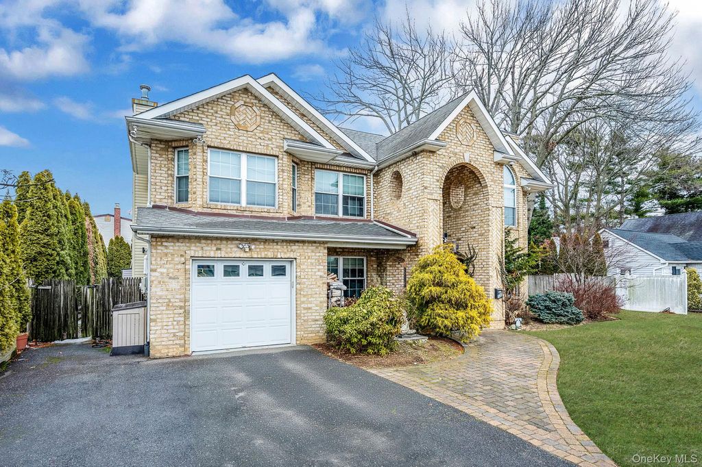 Photo of 120 Waldo Street, Copiague, NY 11726 (MLS # 955499)