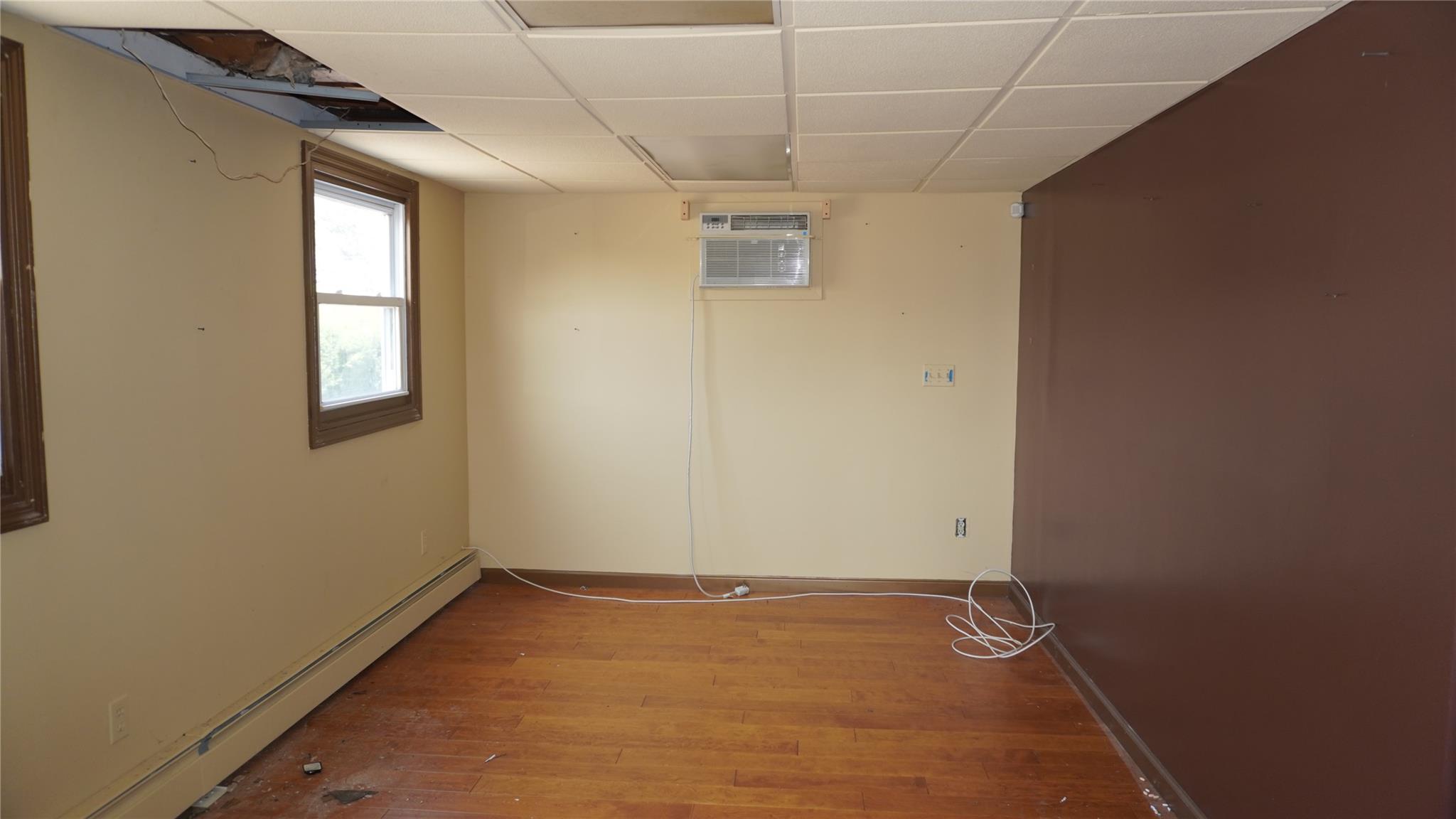 1443 Deer Park Avenue