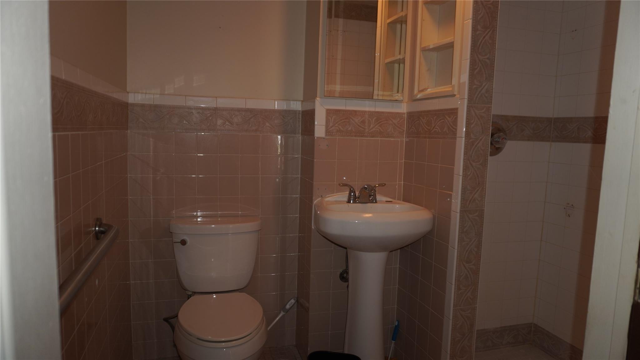 1443 Deer Park Avenue