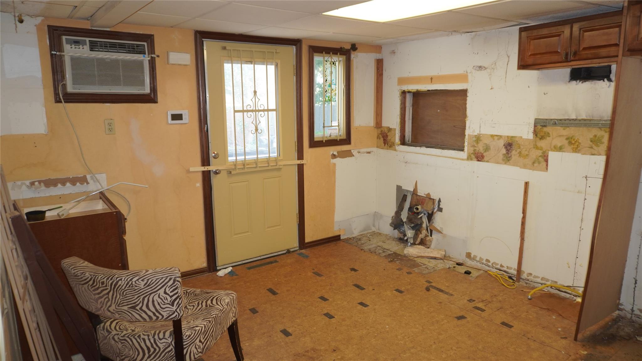 1443 Deer Park Avenue