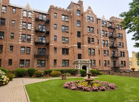 Apartment For Rent - 23 Old Mamaroneck Road #1R<br/> White Plains, NY 10605
