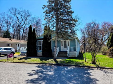 6 Short Lane Hyde Park NY 12538