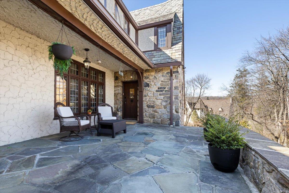 8 Club Way Way, Hartsdale, New York image 3