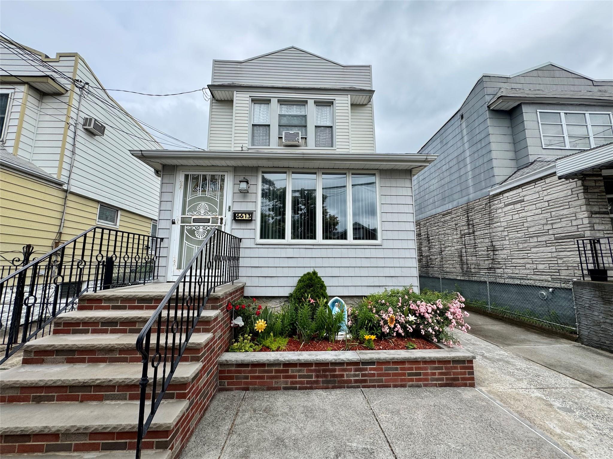 73rd Place, Middle Village, Queens, NY - 3 Bedrooms  
3 Bathrooms  
6 Rooms - 