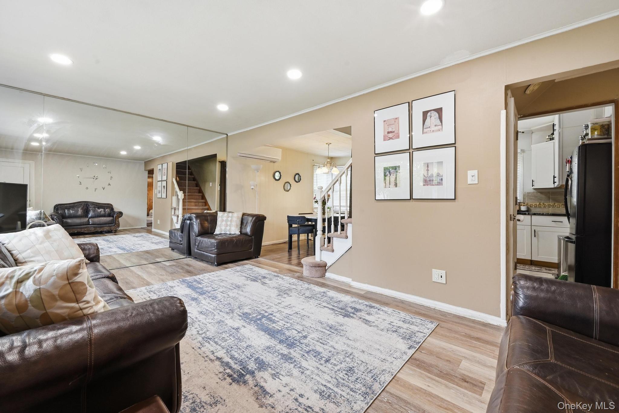 6 KENT LANE