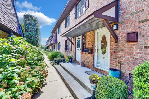 Condo For Sale - 309 Mariners Way<br/> Copiague, NY 11726