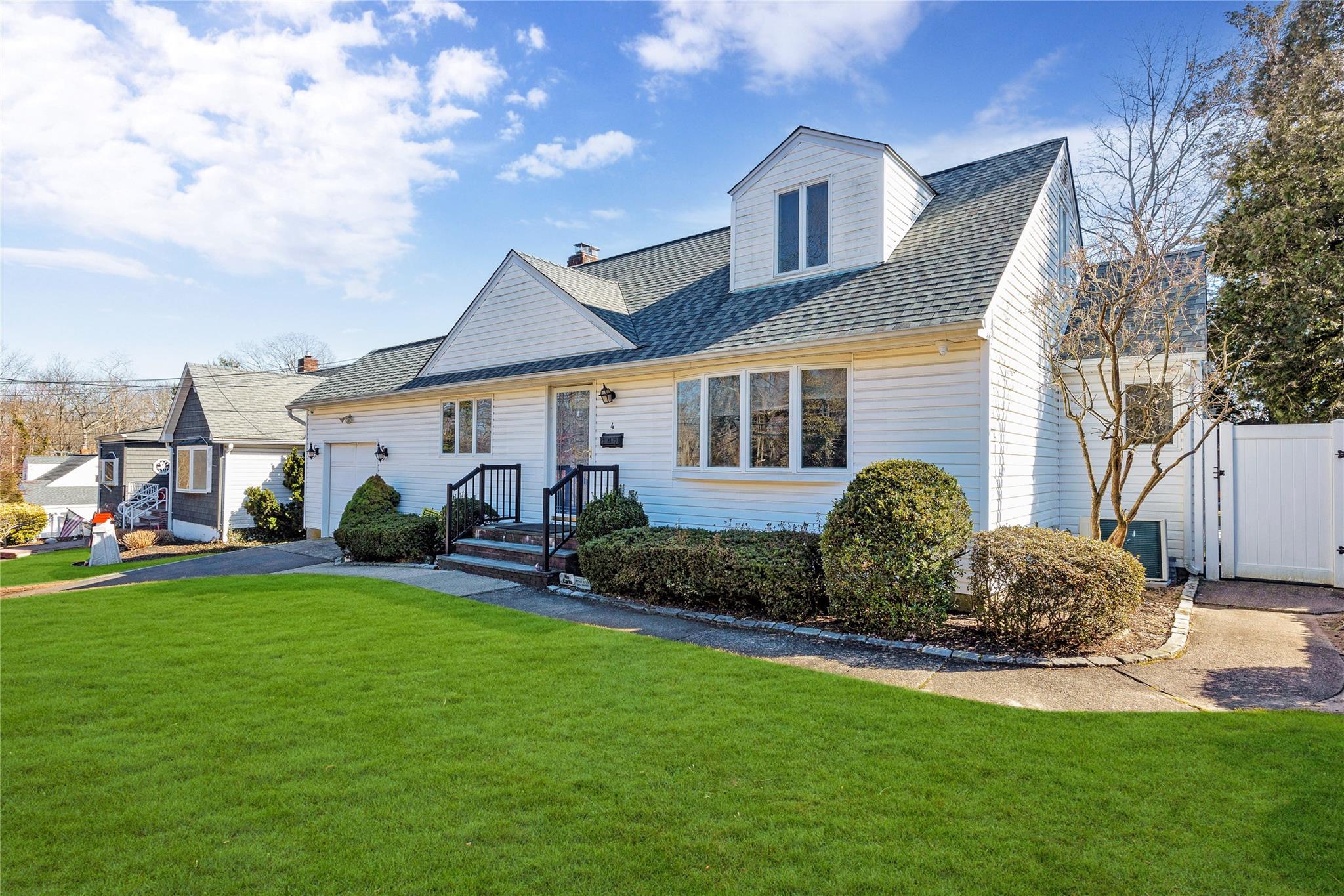 4 Yale Place, Farmingdale, New York image 2