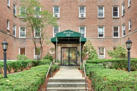 Homes For Sale - 765 Bronx River Road #4A<br/> Bronxville, NY 10708