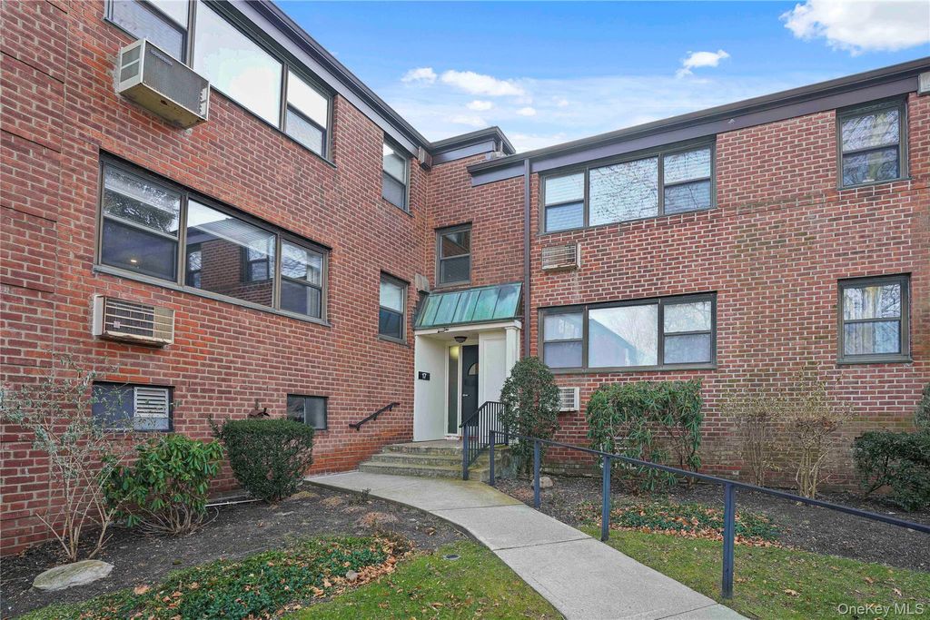 Photo of 17 Manor House Drive #K14, Dobbs Ferry, NY 10522 (MLS # 940189)